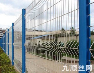 三角折彎型護欄網(wǎng)2.jpg 三角折彎型護欄網(wǎng)2.jpg