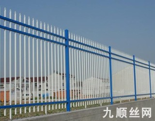 鋅鋼護(hù)欄.jpg 鋅鋼護(hù)欄.jpg