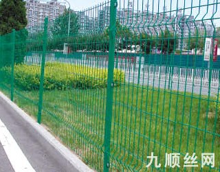 三角折彎護欄網(wǎng)1.jpg 三角折彎護欄網(wǎng)1.jpg