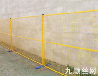 移動(dòng)護(hù)欄4.jpg 移動(dòng)護(hù)欄4.jpg