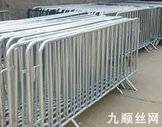 移動(dòng)護(hù)欄3.jpg 移動(dòng)護(hù)欄3.jpg